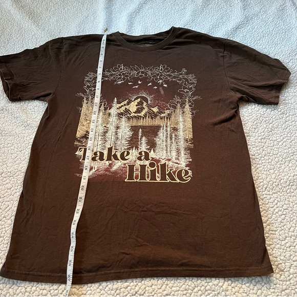 Mountains Graphic Tee - Picture 4 of 6